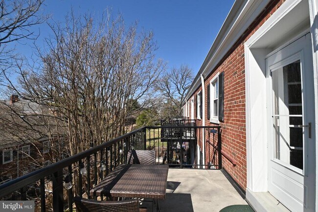 Building Photo - 3080 S Abingdon St