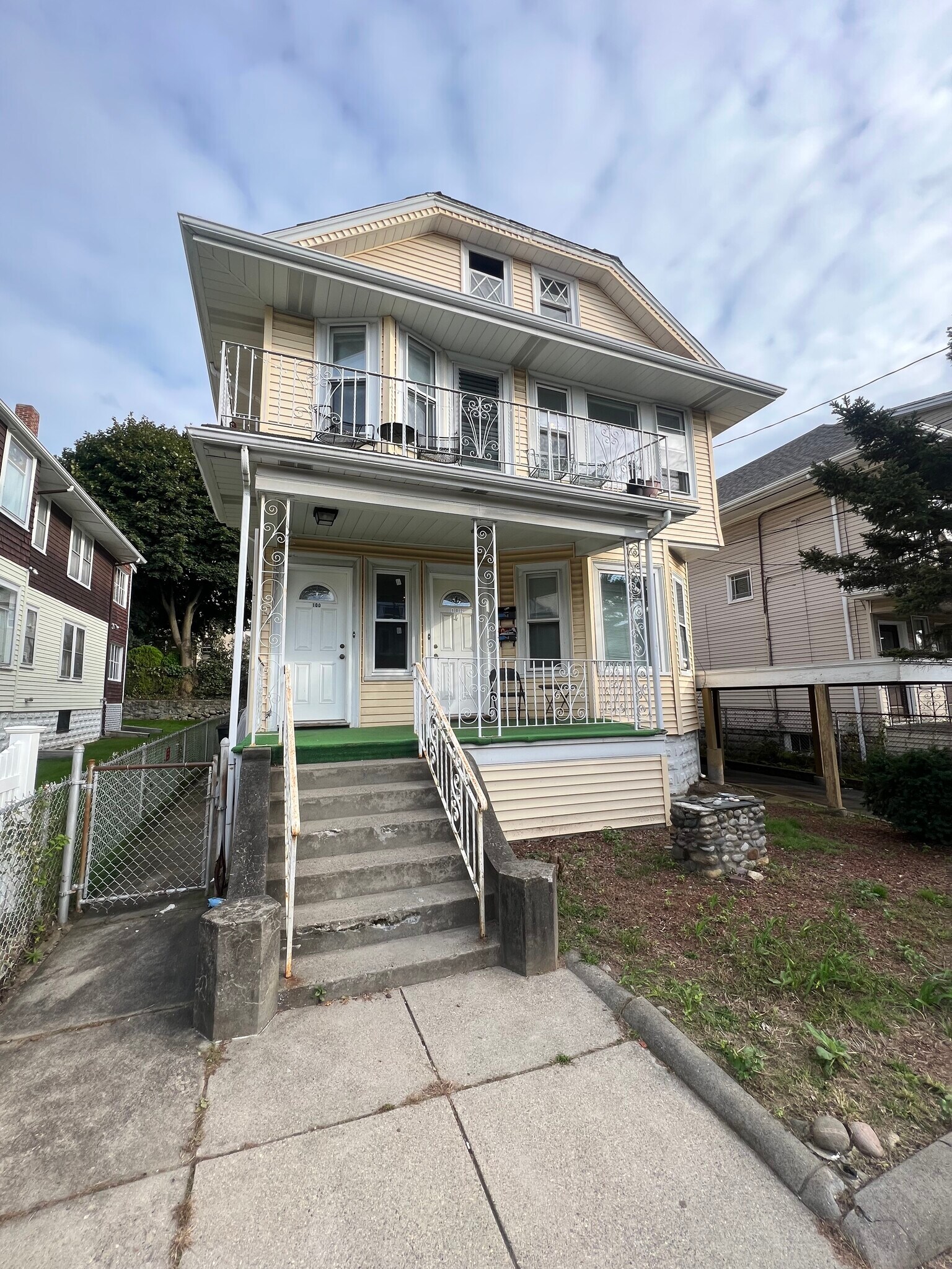 Building Photo - 102 W Adams St