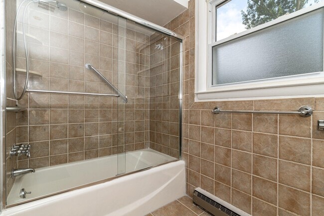 Building Photo - 1800 Lark Ln