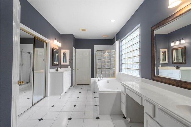 Building Photo - 5803 Song Ridge Ct