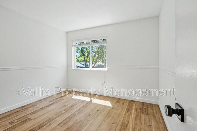 Building Photo - 5260 Springcrest Dr S