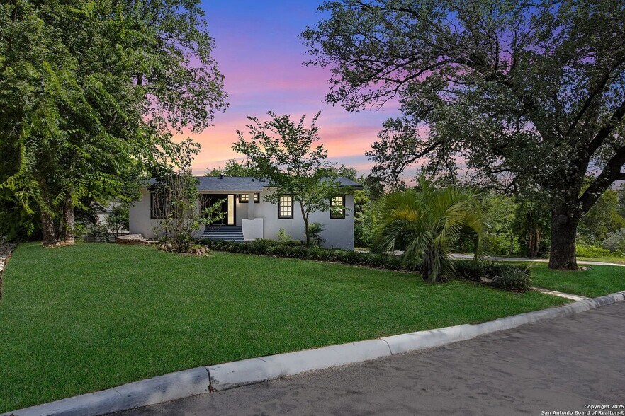 Building Photo - 123 E Brandon