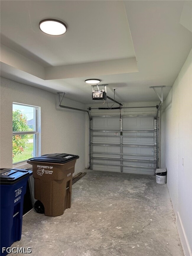 Building Photo - 4677 Golfview Blvd
