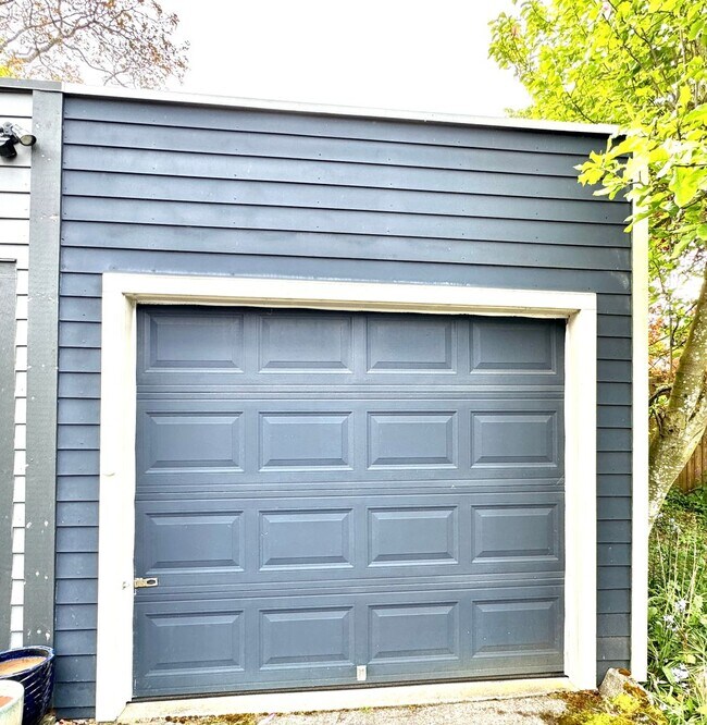 Building Photo - Cozy Ballard Retreat: 2-Bed, 2-Bath Home with Office & Wet Bar