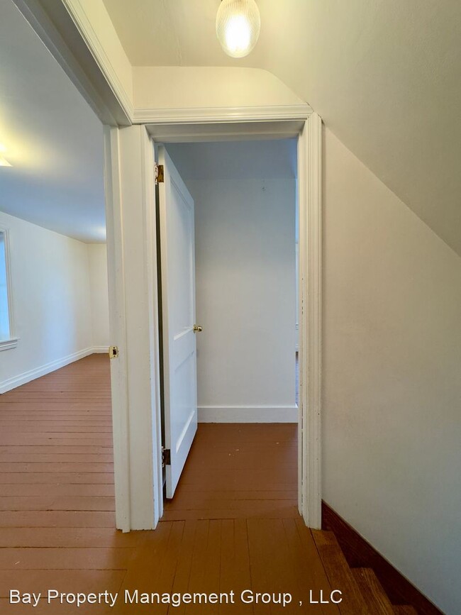 Building Photo - 3 br, 1 bath House - 204 Dairy Rd.