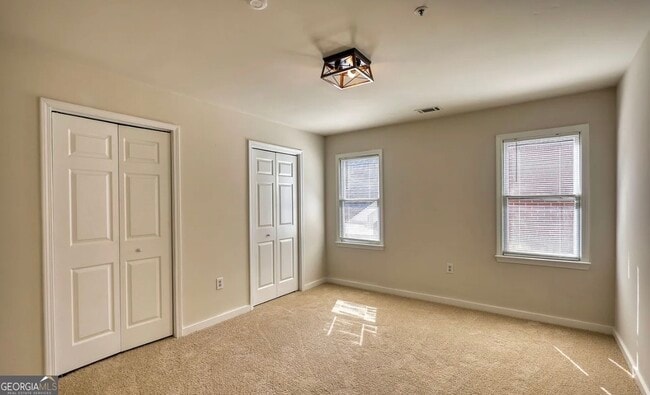 Building Photo - 2111 Highland Club Dr SE