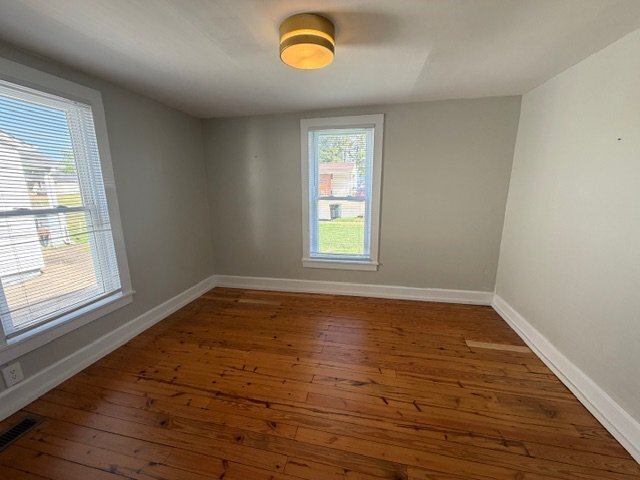 Building Photo - 503 W Collier Ave