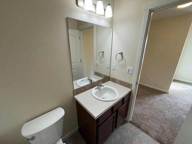 Building Photo - 569