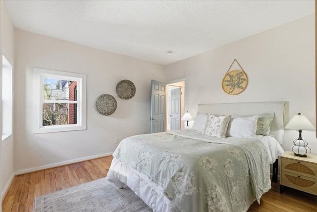 Building Photo - 305 W Broadway