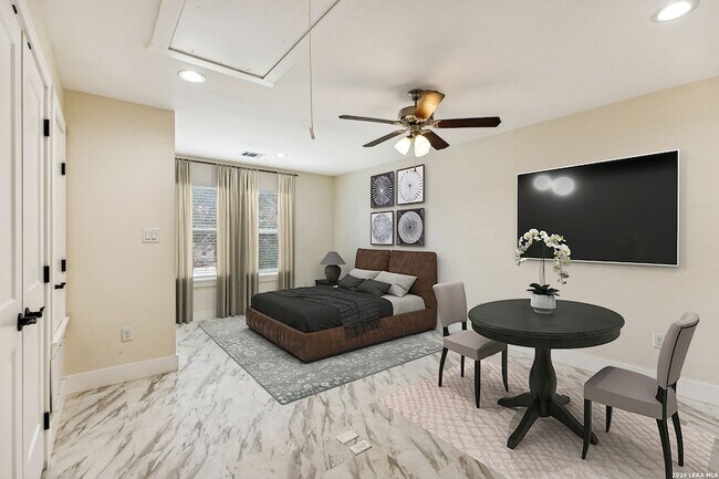 Building Photo - 303 Pendleton Ave