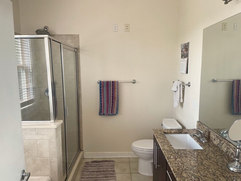 Building Photo - 870 Inman Village Pky NE