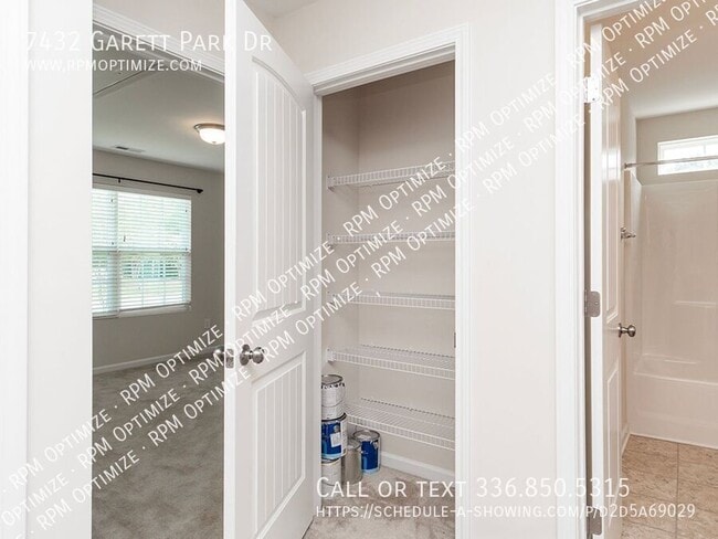 Building Photo - 7432 Garett Park Dr
