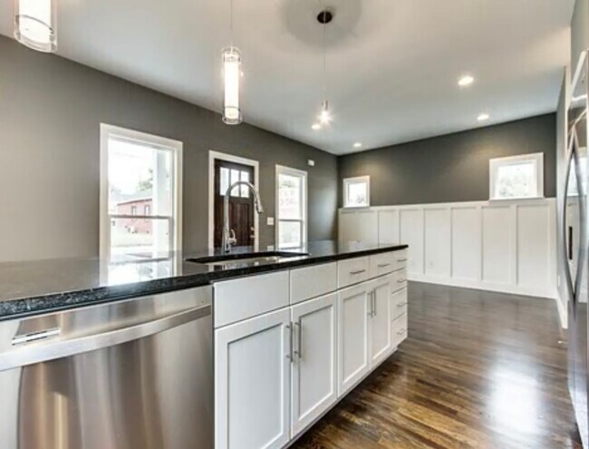 Building Photo - 2003 9th Ave N