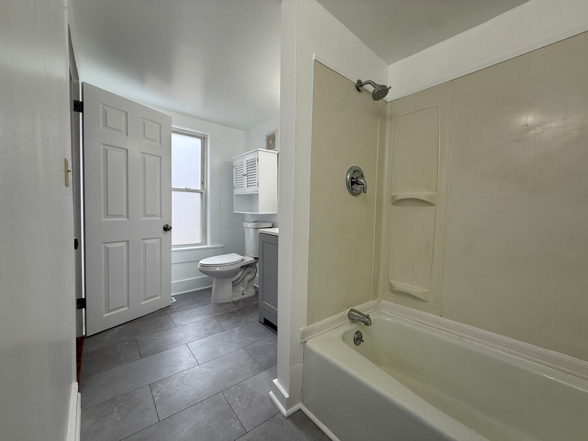 Building Photo - 84 Monadnock St