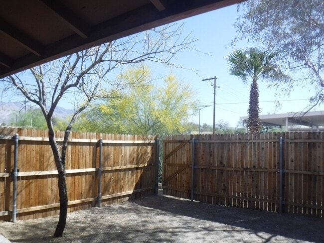 Building Photo - 3256 E Blacklidge Dr