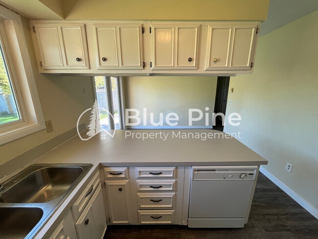 Building Photo - 450 Crimson Dr
