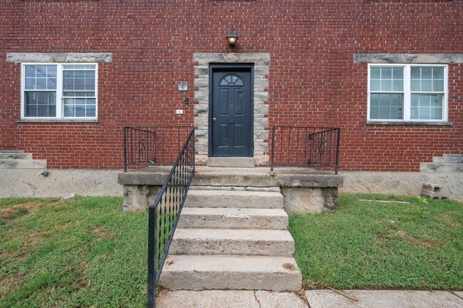 Building Photo - 632 Maple Dr