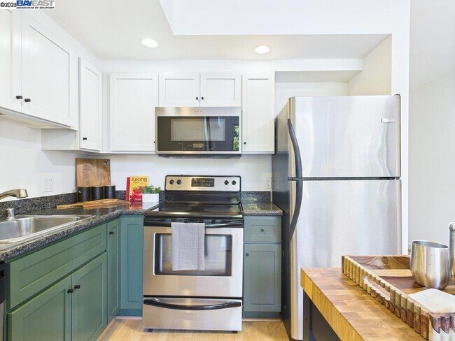 Building Photo - 485 W MacArthur Blvd