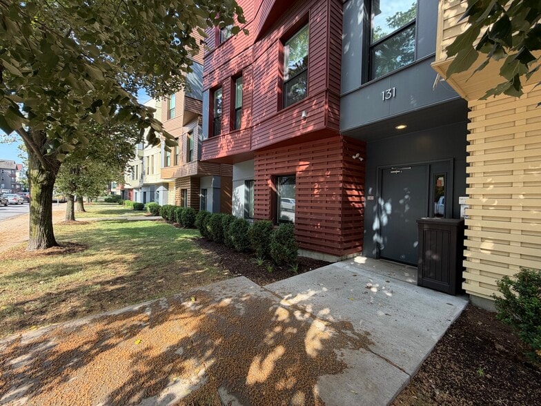 Building Photo - 131 Hyde Park Ave