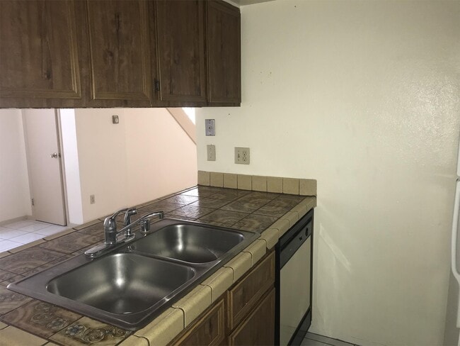 Building Photo - 10628 B SPRINGWOOD