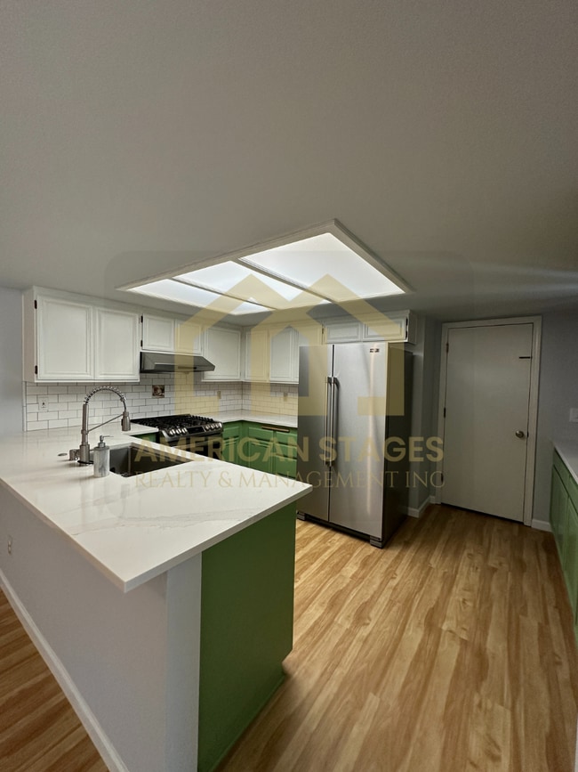 Building Photo - 515 Newport Dr