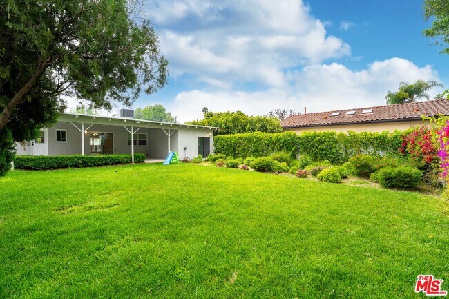 Building Photo - 22937 Dolorosa St