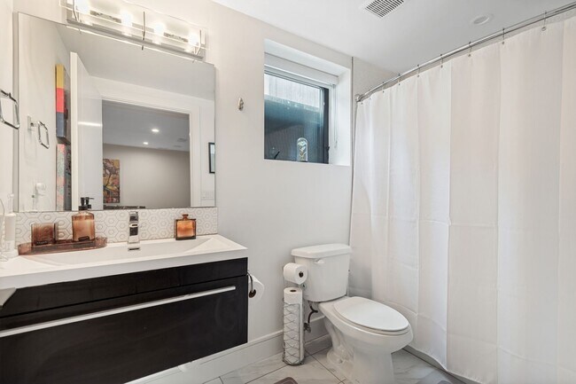 Building Photo - Fully Furnished Luxury Home In The Avenues