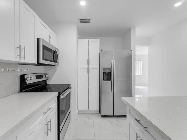 Building Photo - 8246 SW 147th Ct