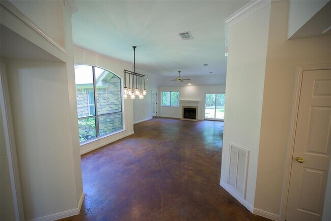 Building Photo - 6000 La Naranja Ln