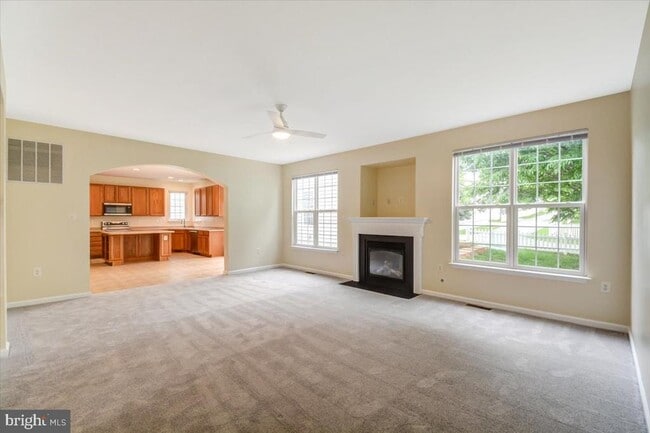 Building Photo - 240 Davis St