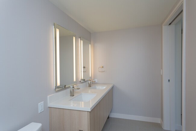 Building Photo - Surround Yourself in Luxury! Symphony Honolulu!