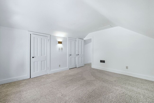 Building Photo - New THREE BED listing in Fort Wayne!
