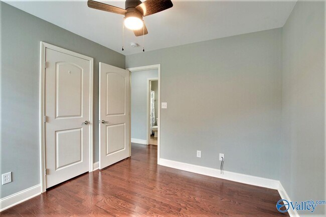 Building Photo - 24603 Rolling Vista Dr