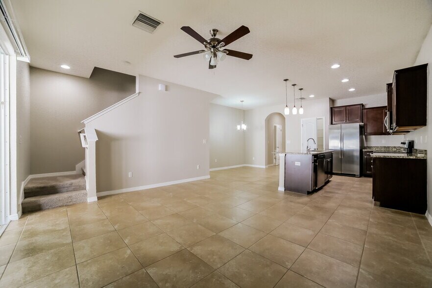 Building Photo - 10408 Red Carpet Ct