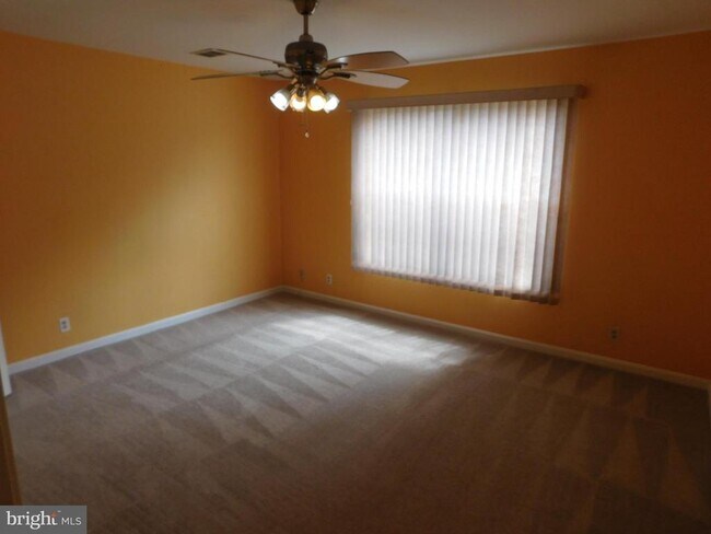 Building Photo - 102 Piccadilly Ln