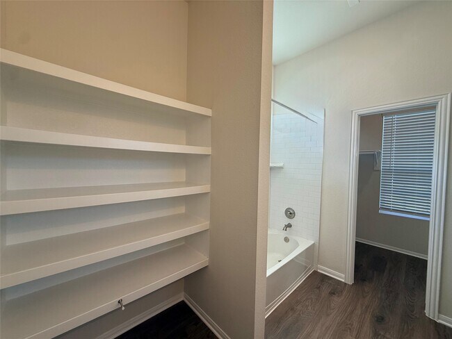 Building Photo - 405 Magnolia Ln