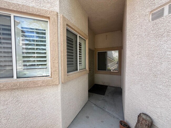 Building Photo - Sunny 2-Bed, 2-Bath in gated community!