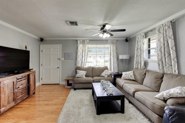 Building Photo - 1213 Neyrey Dr