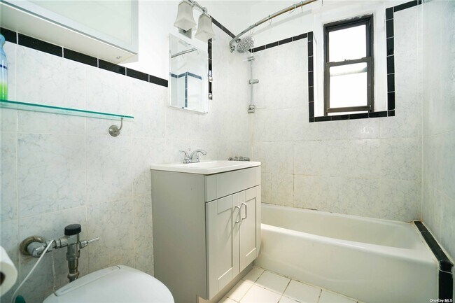 Building Photo - 62-64 Saunders St-