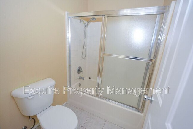 Building Photo - 93 Azusa Ave