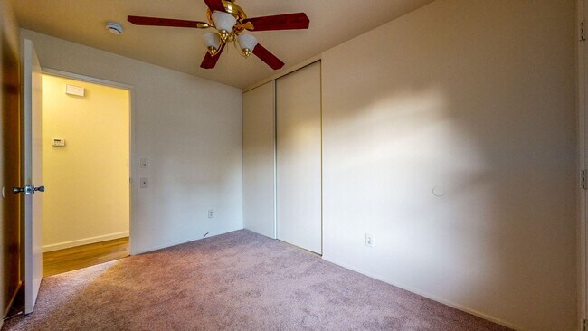 Building Photo - Bright 4 Bedroom 2 Full Bathroom Home with 2 Car Garage!