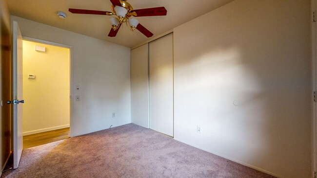 Building Photo - Bright 4 Bedroom 2 Full Bathroom Home with...