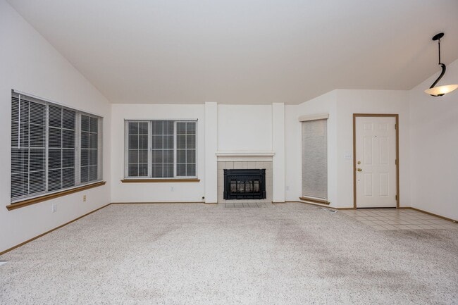 Building Photo - Rambler 3 Bedroom 2 Bath Fenced Yard - Orting