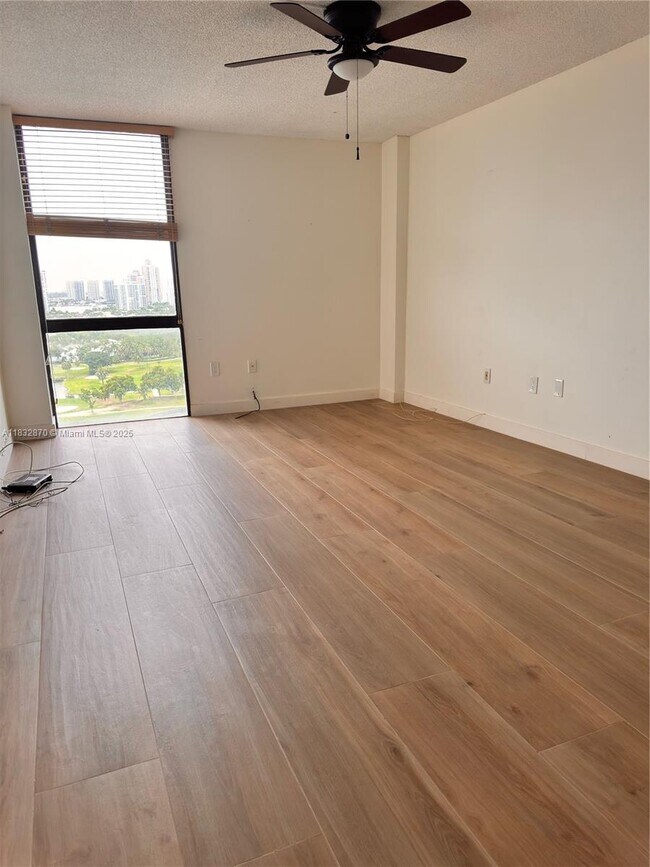 Building Photo - 3625 N Country Club Dr
