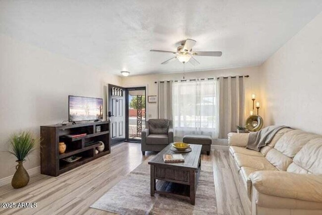 Building Photo - 13046 Wildwood Dr