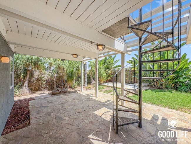 Building Photo - SD: Stunning 4BD/3BA Home in Vista with Panoramic Views, Private Balcony & Large Yard