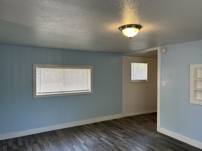 Building Photo - 211 Burney St