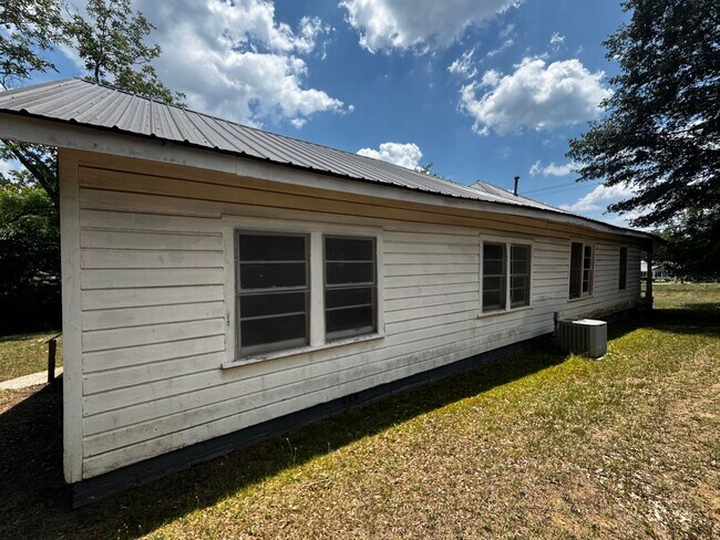 Building Photo - 3/1 close to uptown Shelby, NC