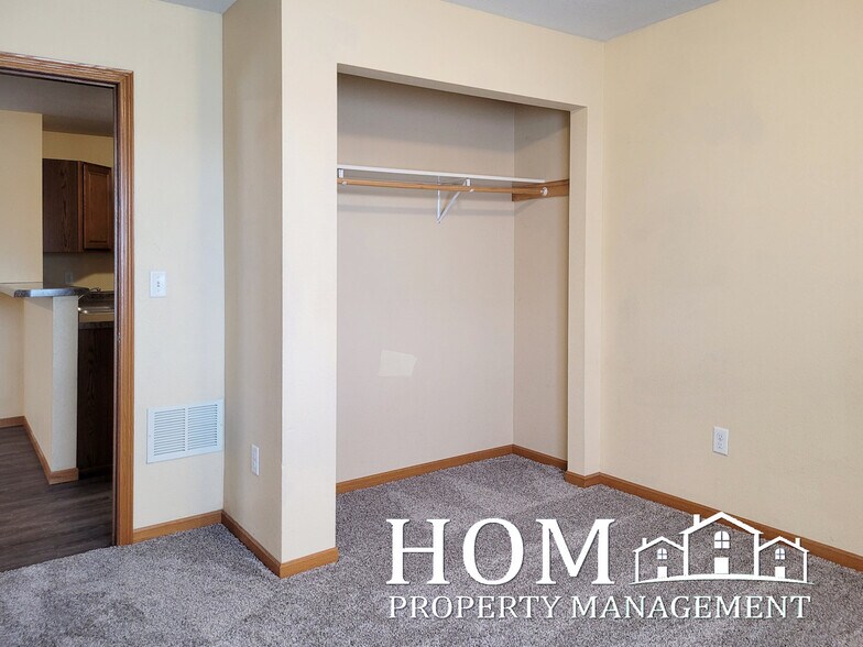 Building Photo - 251 Bunting Ln