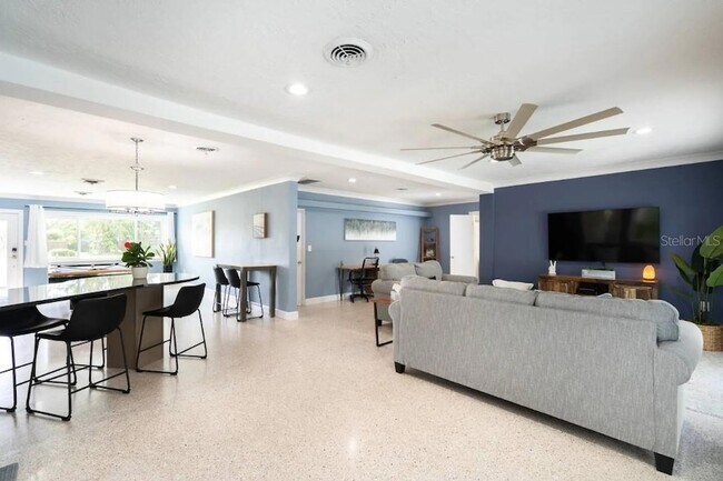 Building Photo - 2545 Webber St